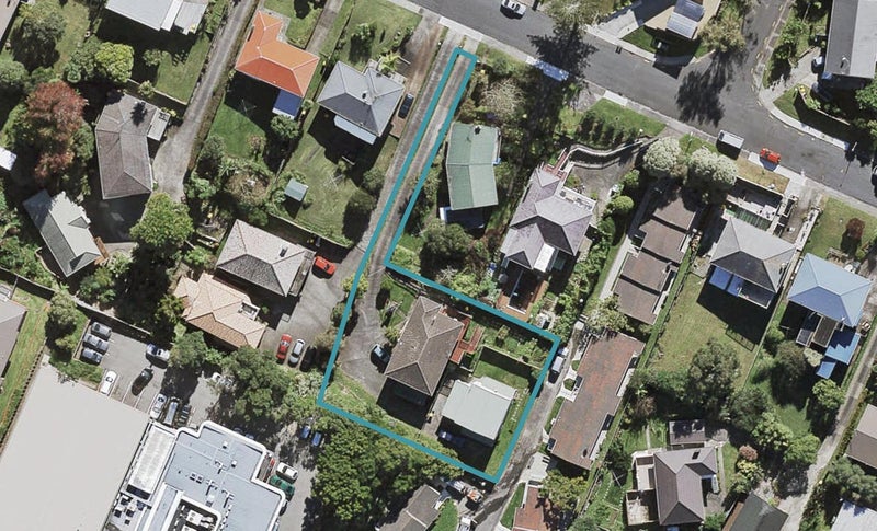 1/13 Camelot Place, Glenfield, Auckland - Carousel 1
