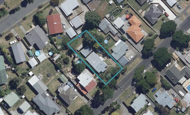 10 Livingstone Avenue, Nawton, Hamilton - Carousel 1