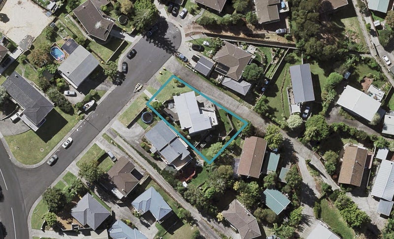 11 Erica Road, Sunnynook, Auckland - Carousel 1