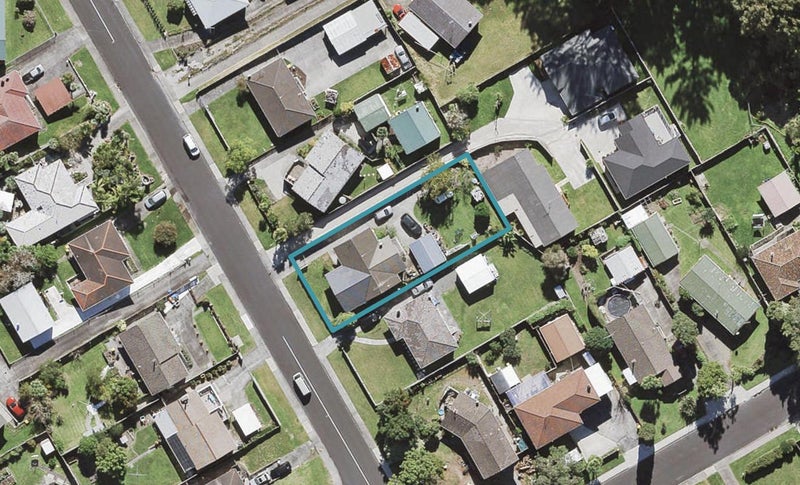 27 Thornlow Street, Glendene, Auckland - Carousel 1
