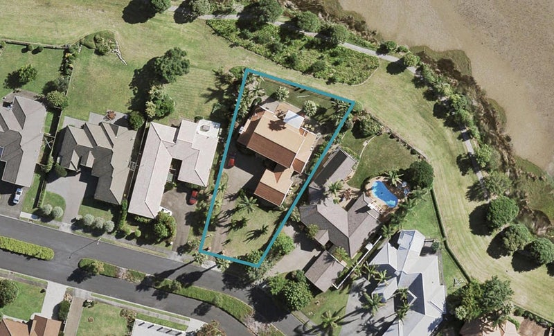 82 Rushgreen Avenue, Pahurehure, Papakura - Carousel 1
