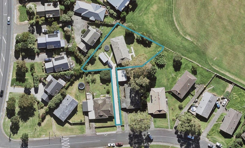 27 Beauchamp Drive, Massey, Auckland - Carousel 1