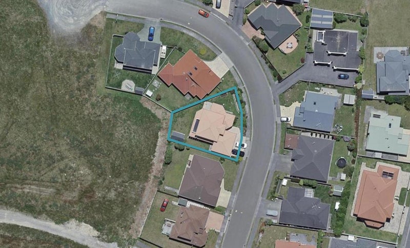 5 Silver Pine Avenue, Woodridge, Wellington - Carousel 1