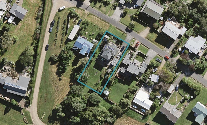 18 Shelly Beach Road, Surfdale, Waiheke Island - Carousel 1