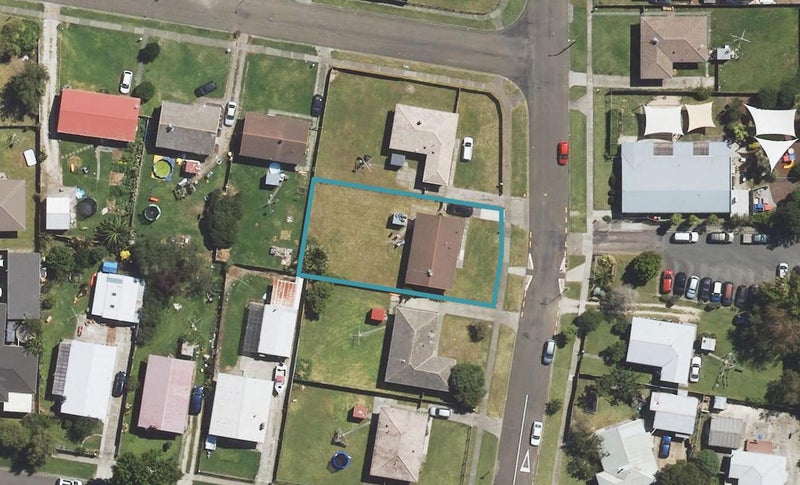 8 Pickering Street, Outer Kaiti, Gisborne - Carousel 1