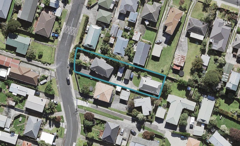 1/4 Kirrie Avenue, Te Atatū South, Auckland - Carousel 1