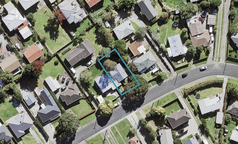 18A Fairclough Road, Beach Haven, Auckland - Carousel 1