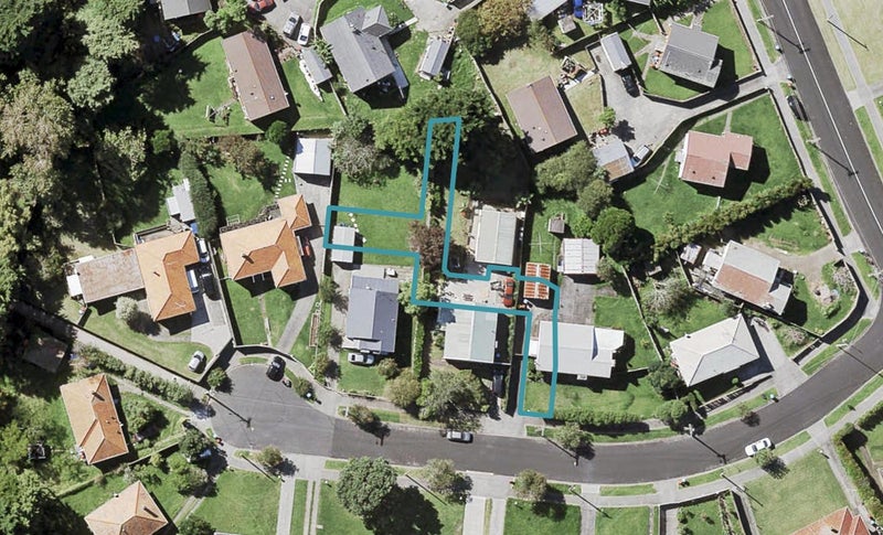 5B Guildford Place, Glen Innes, Auckland - Carousel 1
