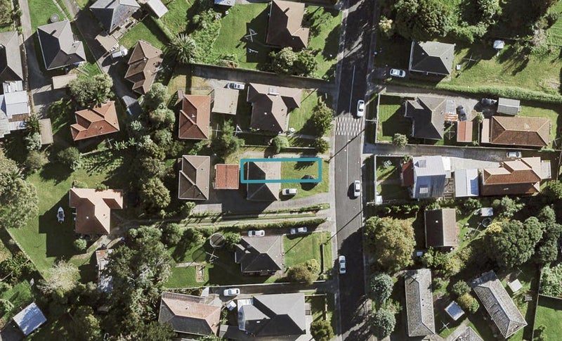14 Playfair Road, Mount Roskill, Auckland - Carousel 1