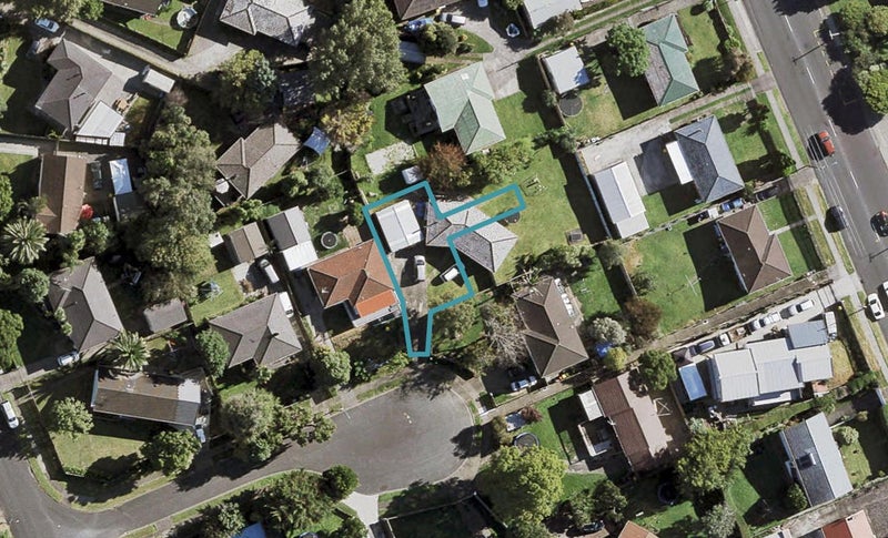 8B Rainbow Place, Wattle Downs, Auckland - Carousel 1