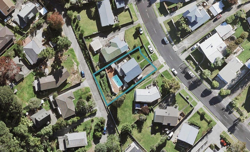 41 Commodore Drive, Lynfield, Auckland - Carousel 1