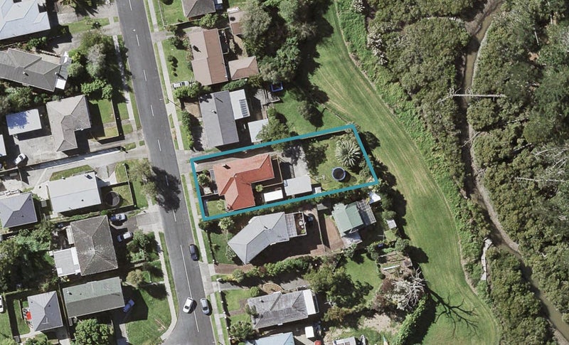 70 Ennis Avenue, Pakuranga Heights, Auckland - Carousel 1
