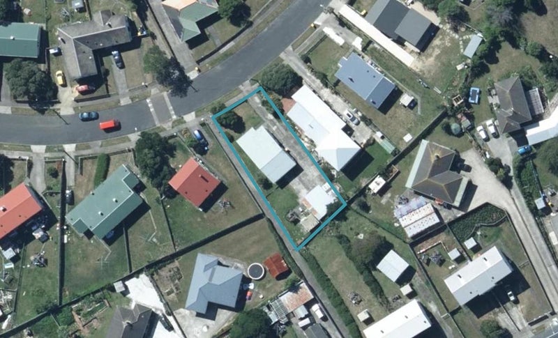 35 Miranda Street, Cannons Creek, Porirua - Carousel 1