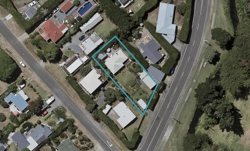 11 Huiawa Street, Waikanae Beach, Waikanae - Carousel 1