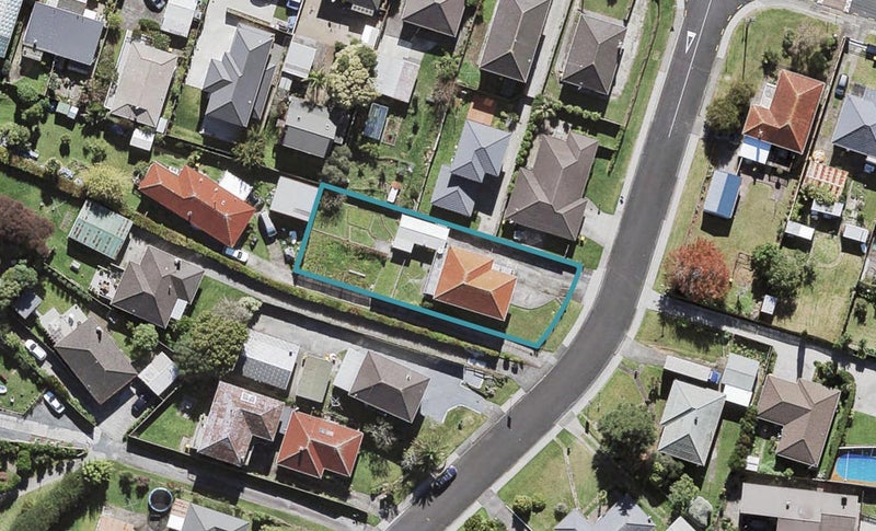 3 Essex Street, Te Atatu South, Auckland - Carousel 1