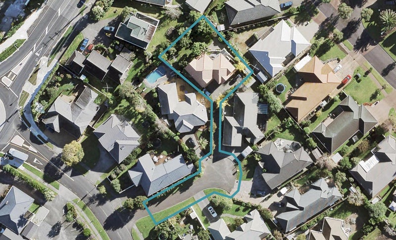 37 Suncrest Drive, West Harbour, Auckland - Carousel 1
