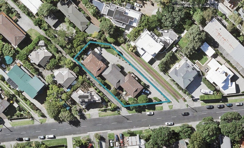 2/20 Castor Bay Road, Castor Bay, Auckland - Carousel 1
