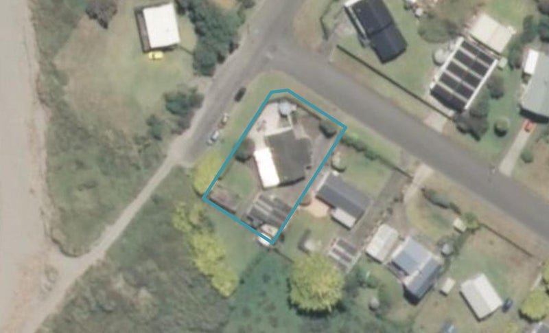 24 James Street, Waikawa Beach, Manakau - Carousel 1