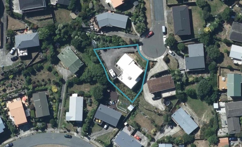 8 Finn Place, Titahi Bay, Porirua - Carousel 1