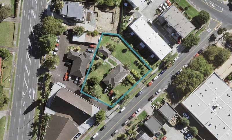 6 Buscomb Avenue, Henderson, Auckland - Carousel 1