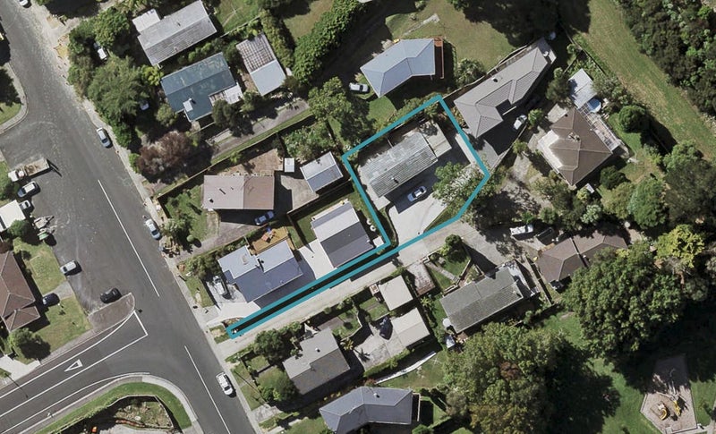 51 Totaravale Drive, Totara Vale, Auckland - Carousel 1