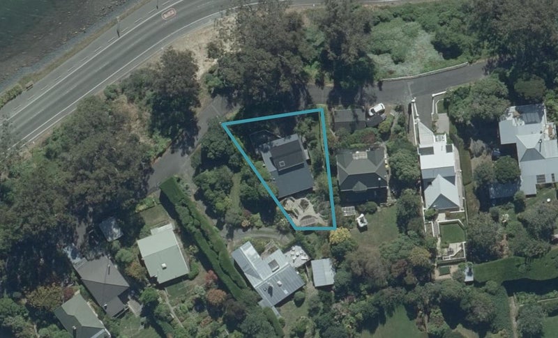 32 Marine Parade, Macandrew Bay, Dunedin - Carousel 1