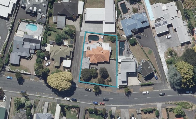 38 Lake Crescent, Hamilton Lake, Hamilton - Carousel 1