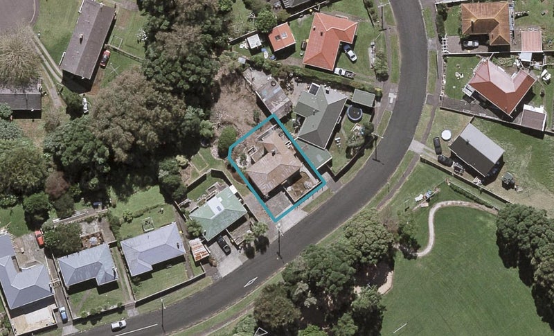 15 Endeavour Street, Marfell, New Plymouth - Carousel 1