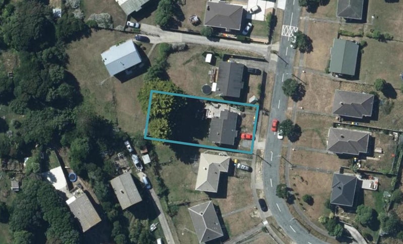 20 Taupiri Crescent, Titahi Bay, Porirua - Carousel 1