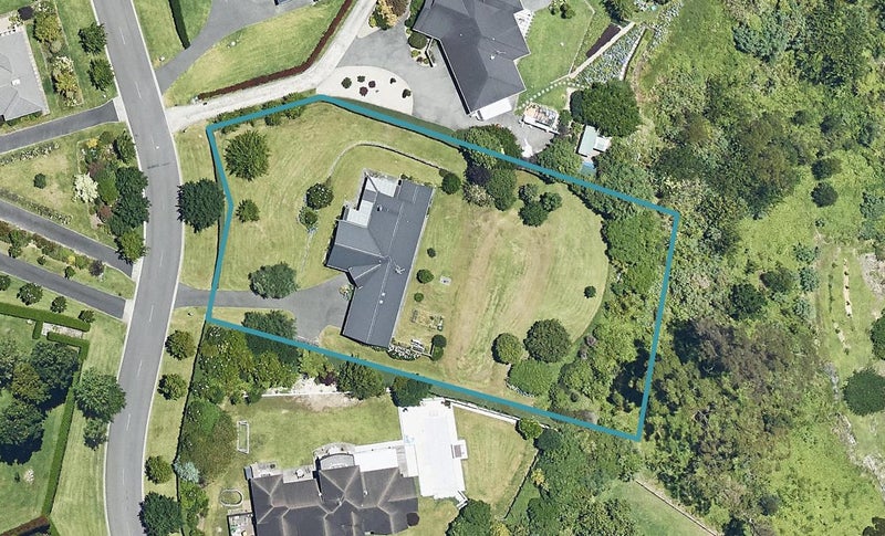R/8 Bradley Avenue, Pyes Pa, Tauranga - Carousel 1