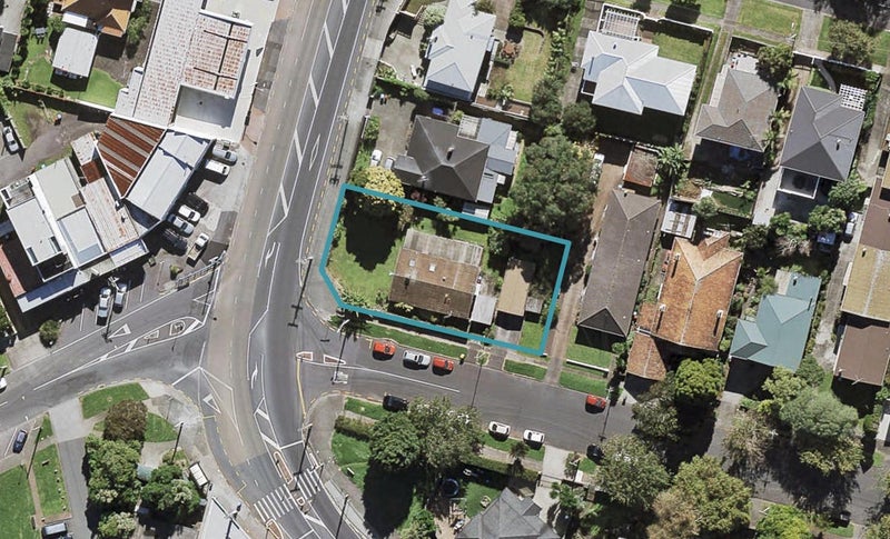 2A Rewa Road, Three Kings, Auckland - Carousel 1