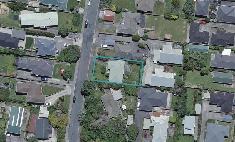 4 Warrington Grove, Newlands, Wellington - Carousel 1