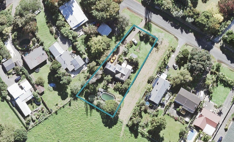 3 Grassmere Road, Henderson Valley, Auckland - Carousel 1