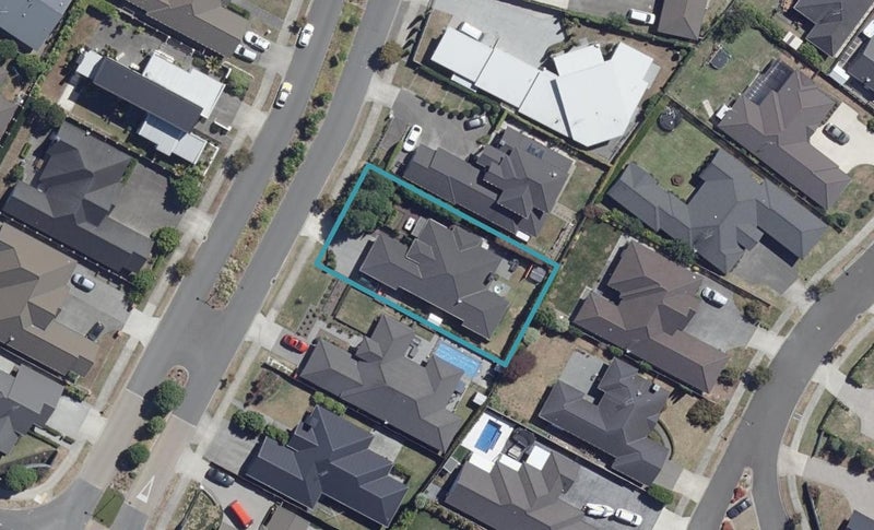 8 Woodridge Drive, Flagstaff, Hamilton - Carousel 1