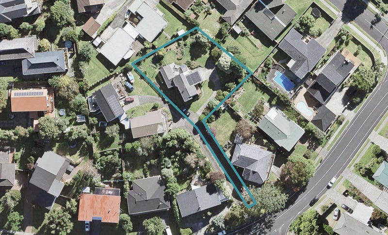 11 John Downs Drive, Browns Bay, Auckland - Carousel 1
