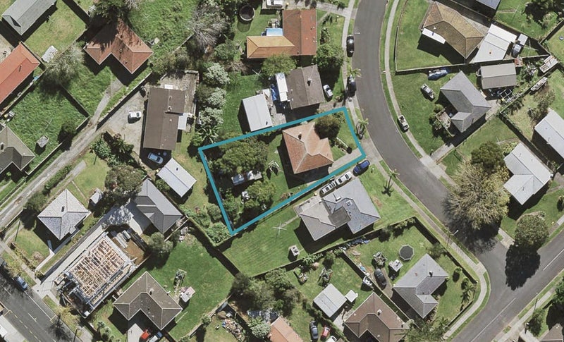 6 Courtenay Crescent, Mangere East, Auckland - Carousel 1