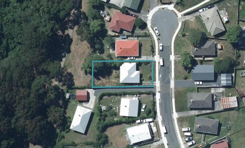 15 Pukaki Grove, Waitangirua, Porirua - Carousel 1