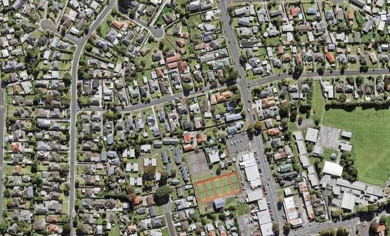 1/6 Moor Avenue, Te Atatu Peninsula, Auckland - Carousel 1