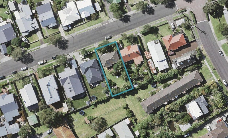 15 Egremont Street, Belmont, Auckland - Carousel 1