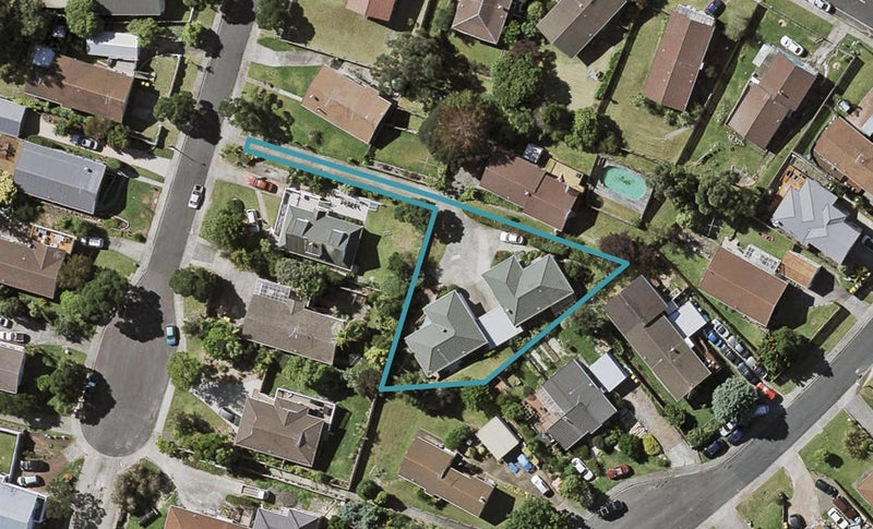 1/8 Theban Place, Totara Vale, Auckland - Carousel 1
