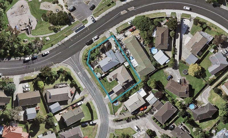 1/2 Sevilla Place, Unsworth Heights, Auckland - Carousel 1