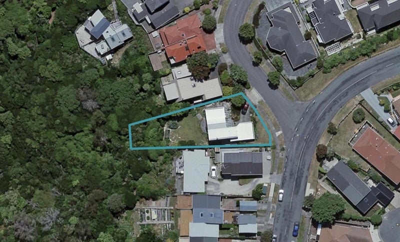 1 Countess Close, Maupuia, Wellington - Carousel 1