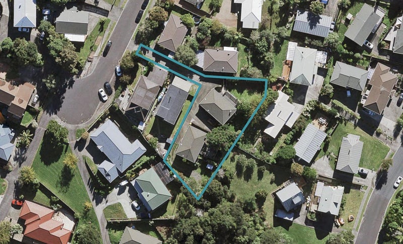 1/16 Heathglen Place, Bayview, Auckland - Carousel 1