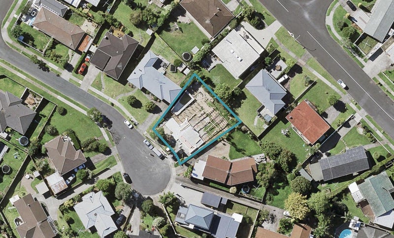 8 Rene Place, Sunnyhills, Auckland - Carousel 1