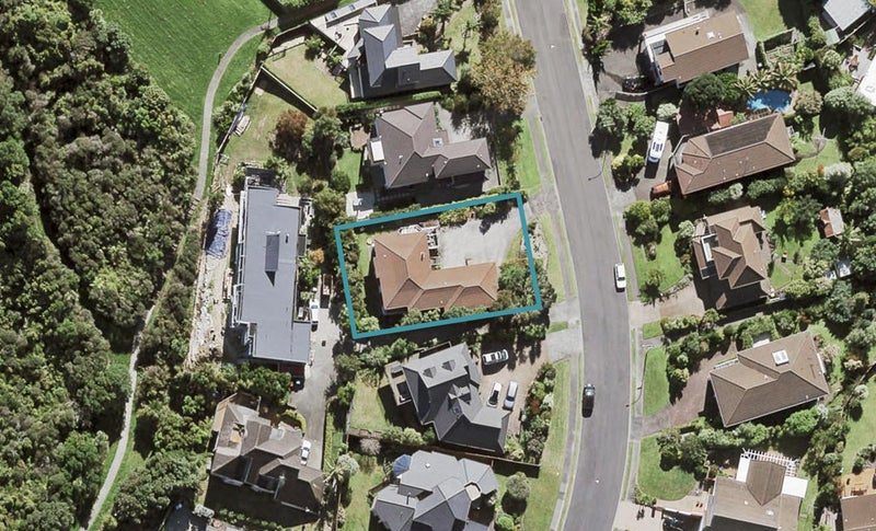 13 Sylvania Crescent, Lynfield, Auckland - Carousel 1
