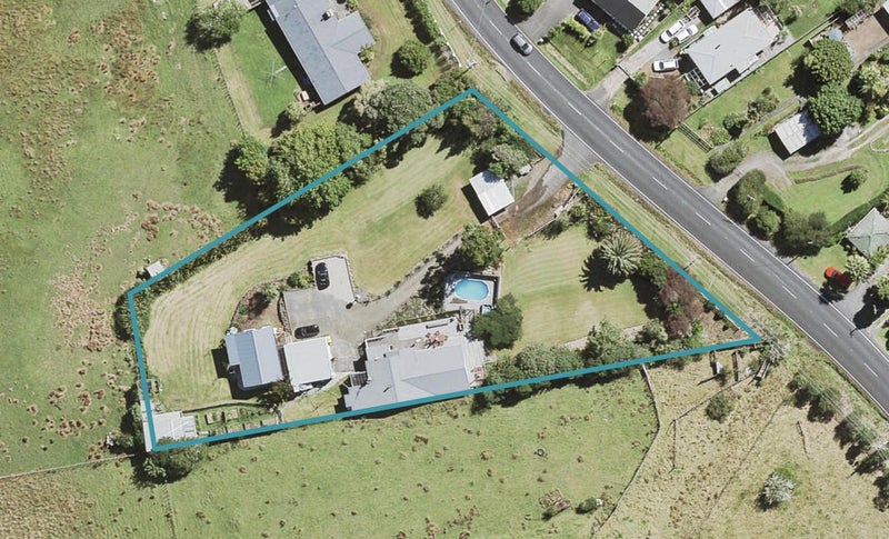 65 Candia Road, Henderson Valley, Auckland - Carousel 1