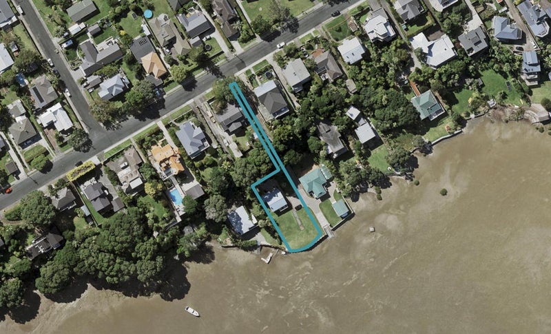 83 Norwood Road, Bayswater, Auckland - Carousel 1