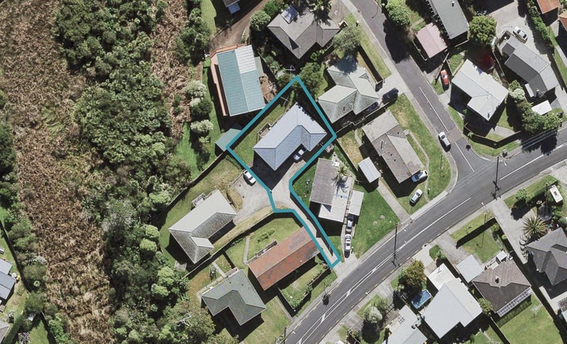 67A Vodanovich Road, Te Atatu South, Auckland - Carousel 1