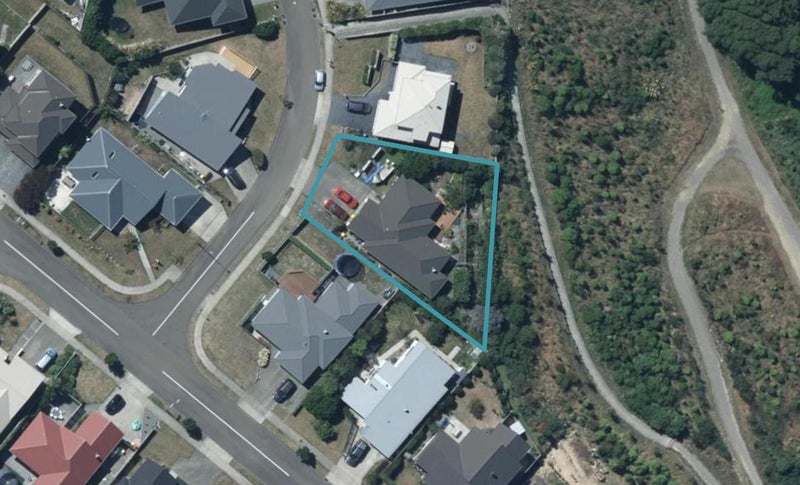 4 Tararua Close, Aotea, Porirua - Carousel 1