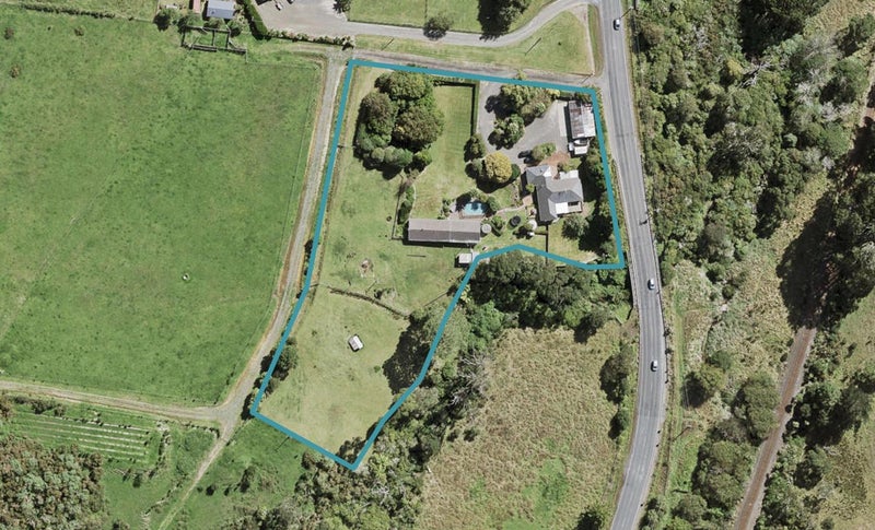 202 Waitakere Road, Henderson - Carousel 1